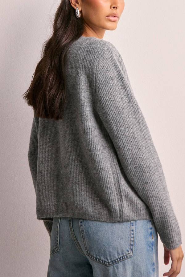 Gracefully Styled Garment for Any Occasion