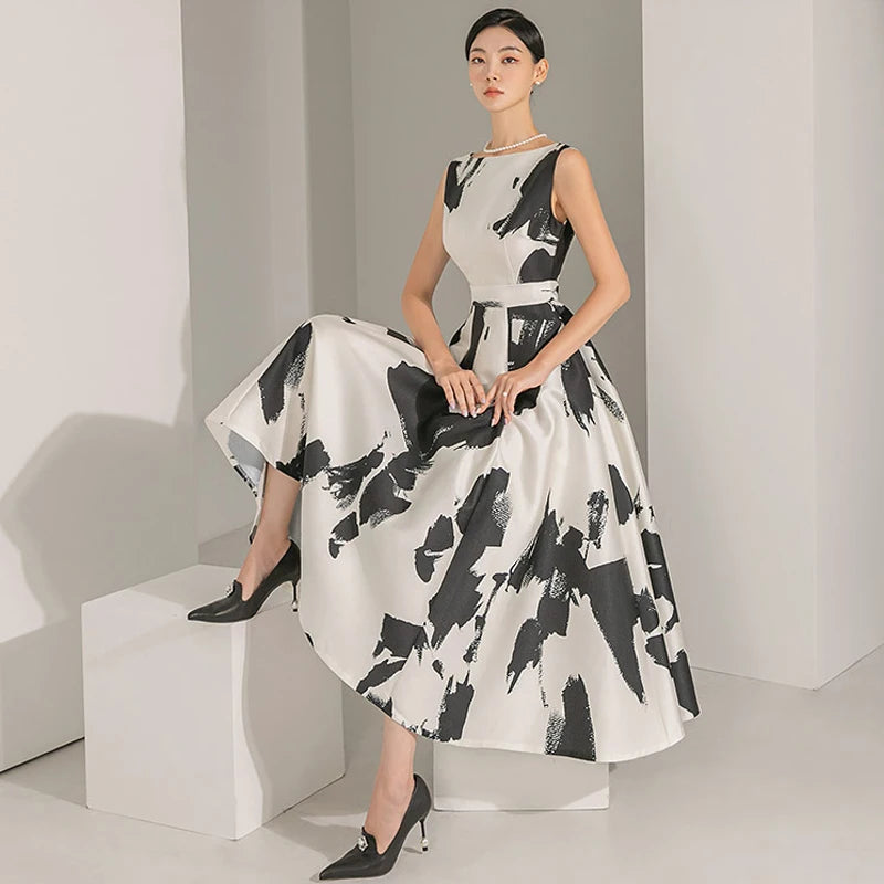 Effortlessly Elegant Dress with a Timeless Design