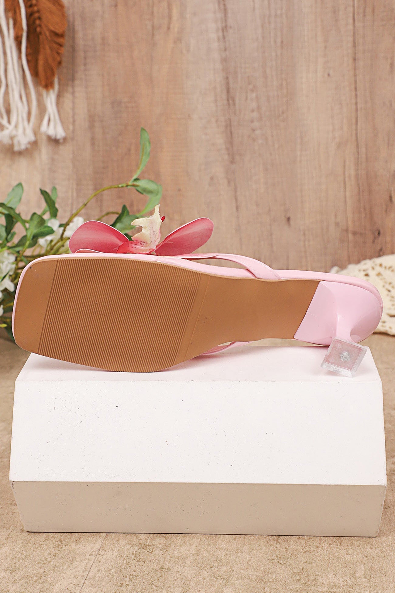 Beautifully Finished Heels in a Timeless Design
