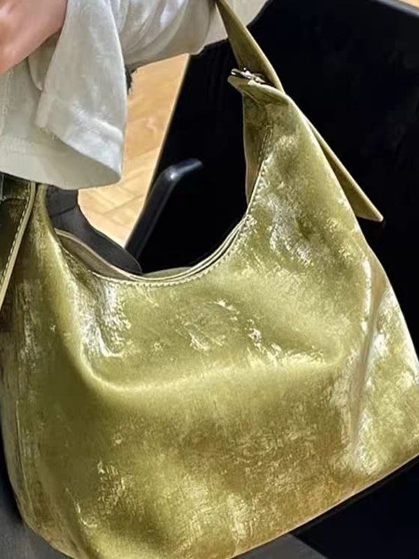 Well Tailored Bag with a Graceful Silhouette