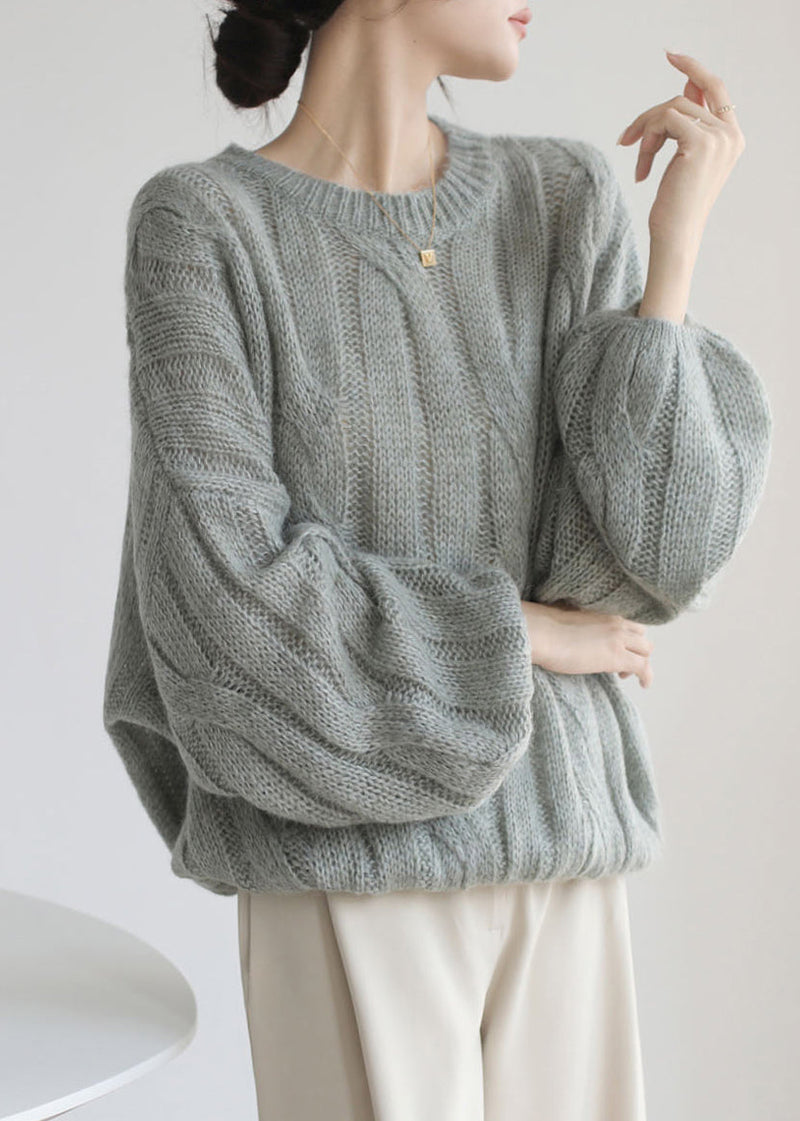 Well Tailored Sweater with a Graceful Silhouette