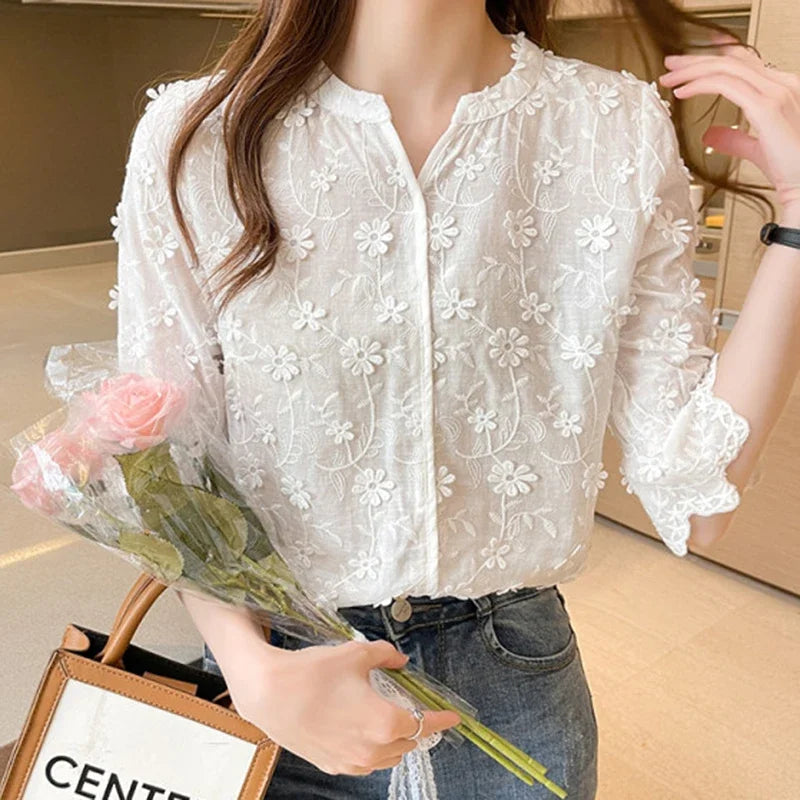 Effortlessly Elegant Blouse with a Timeless Design
