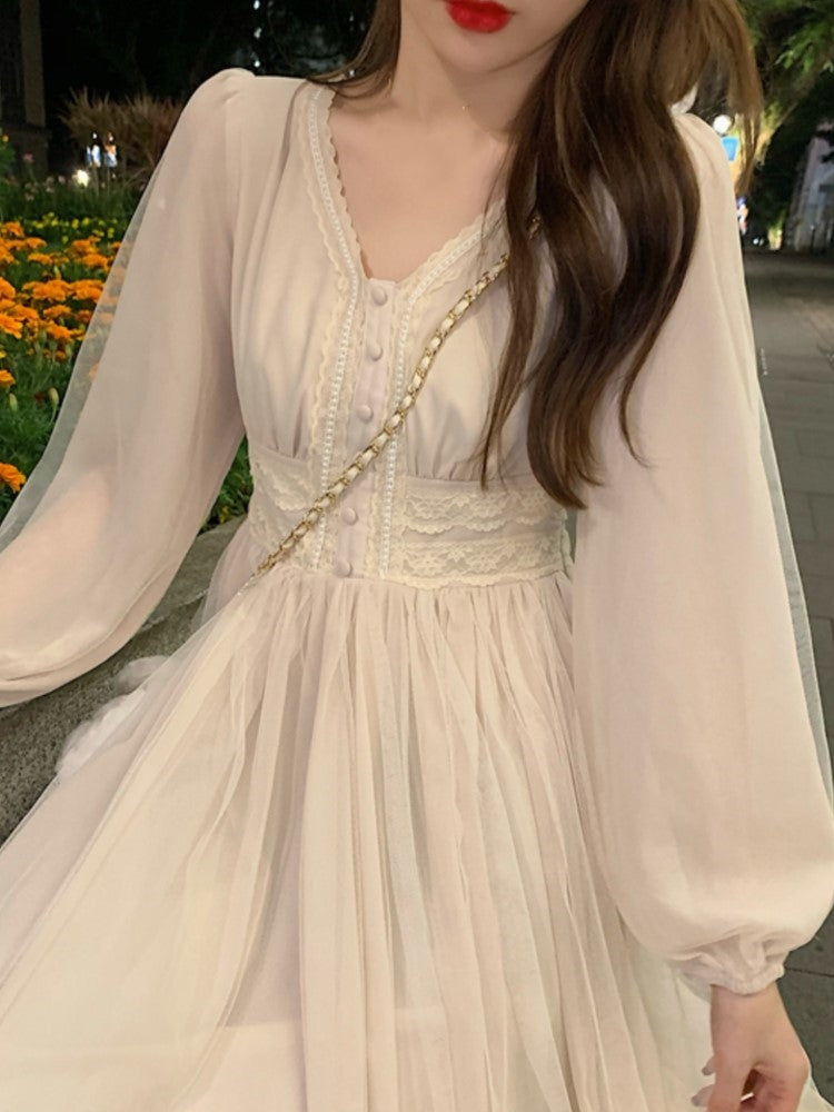 Classic Vintage Dress with a Flattering Fit