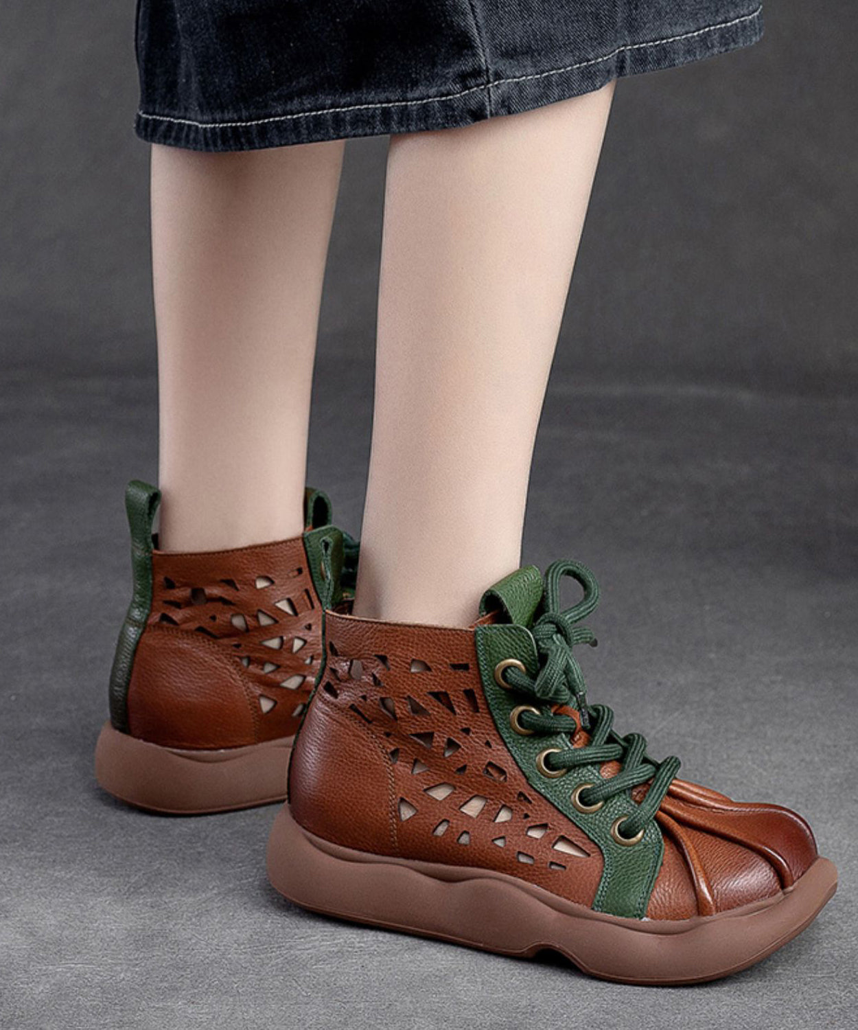 Effortlessly Elegant Boots with a Timeless Design