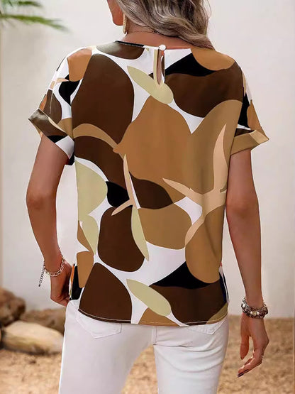 Effortlessly Elegant T-Shirt with a Timeless Design
