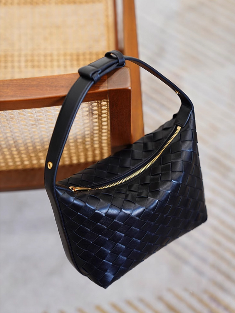 Beautifully Finished Bag in a Timeless Design