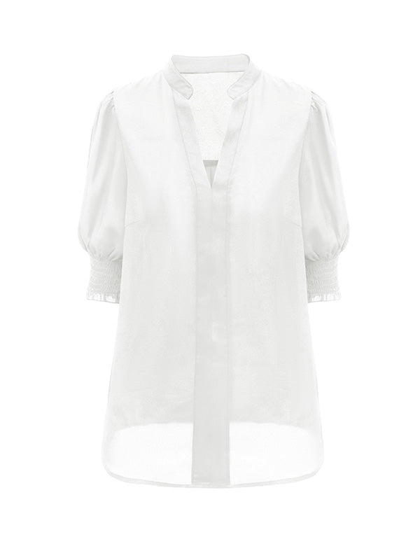 Effortlessly Elegant T-Shirt with a Timeless Design