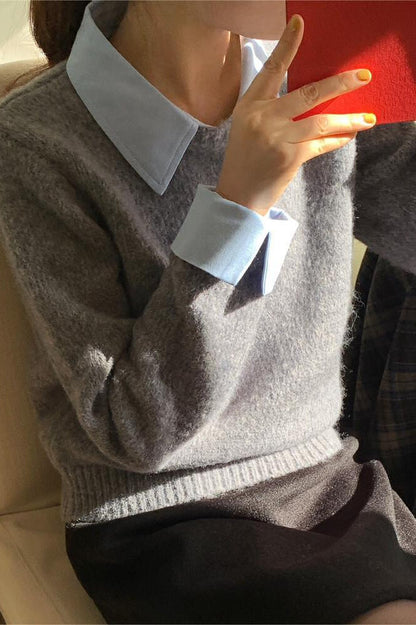 Effortlessly Elegant Sweater with a Timeless Design