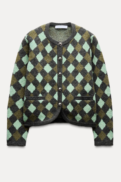 Effortlessly Elegant Cardigan with a Timeless Design