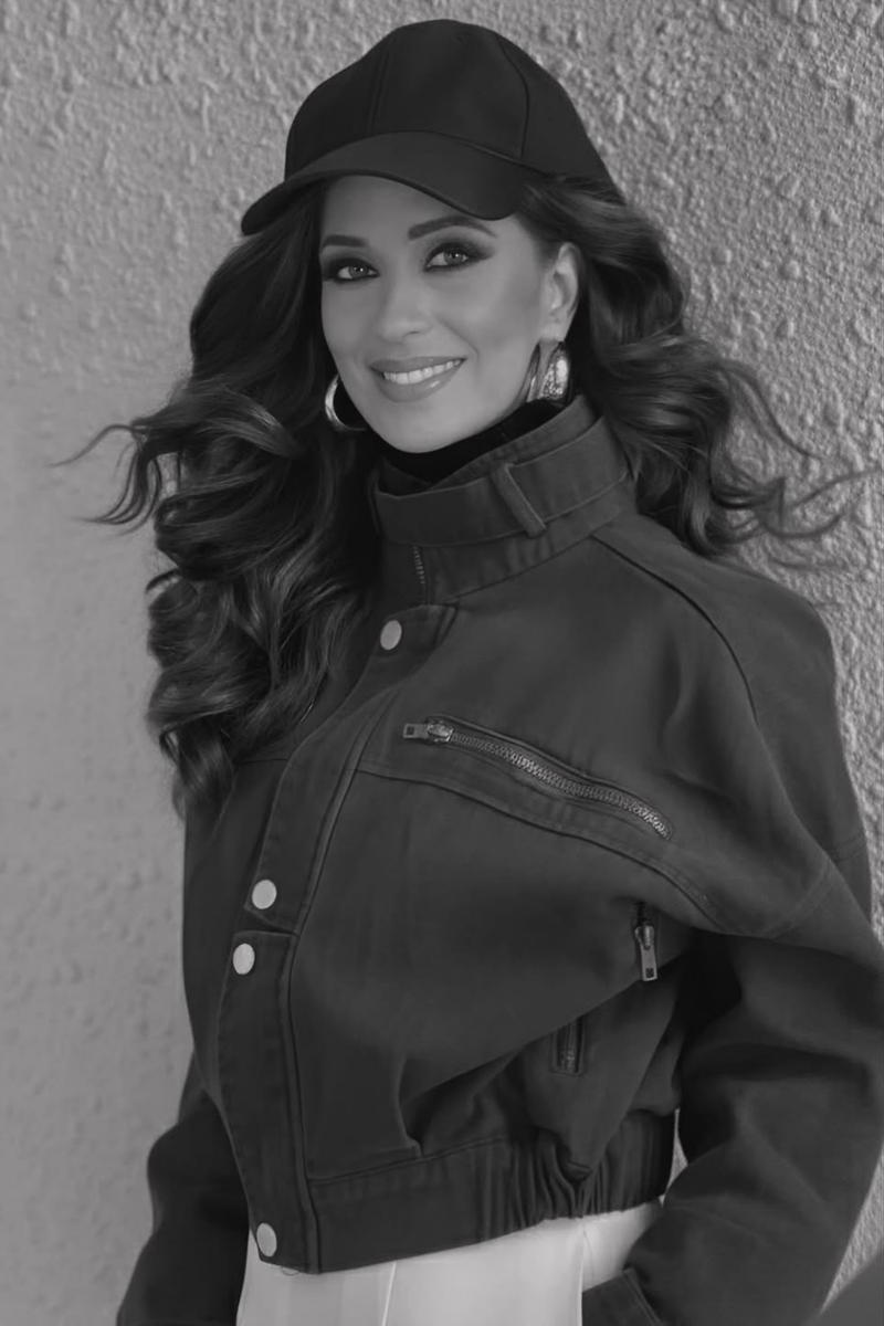 Effortlessly Elegant Jacket with a Timeless Design