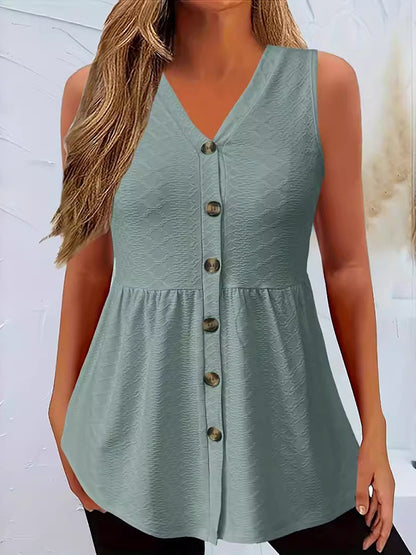Well Tailored Top with a Graceful Silhouette