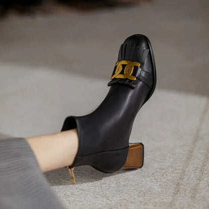 Effortlessly Elegant Boots with a Timeless Design