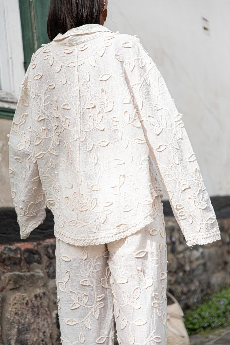 Effortlessly Elegant Garment with a Timeless Design
