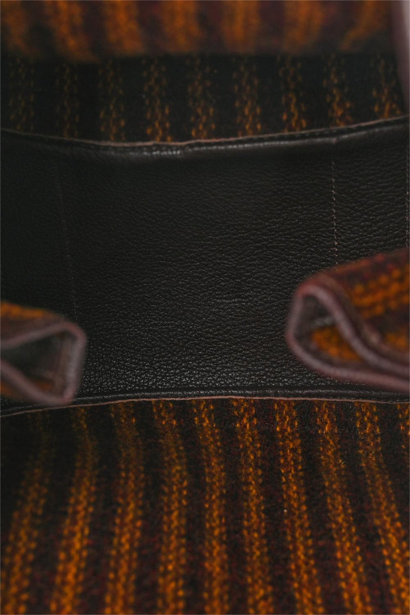 Well Tailored Bag with a Graceful Silhouette