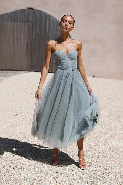 Beautifully Finished Dress in a Timeless Design