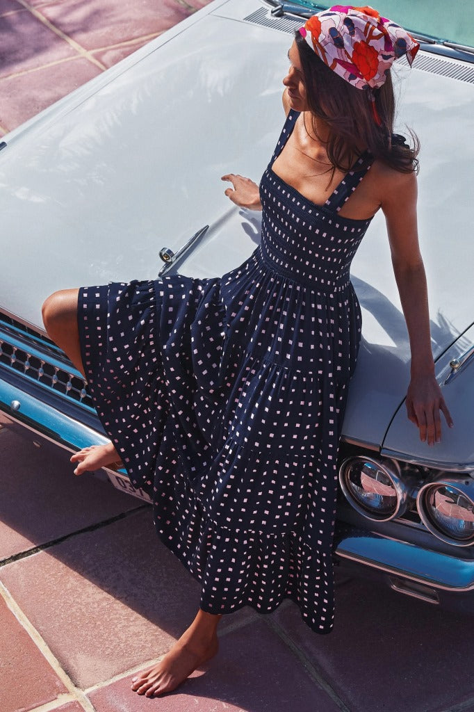 Well Tailored Dress with a Graceful Silhouette