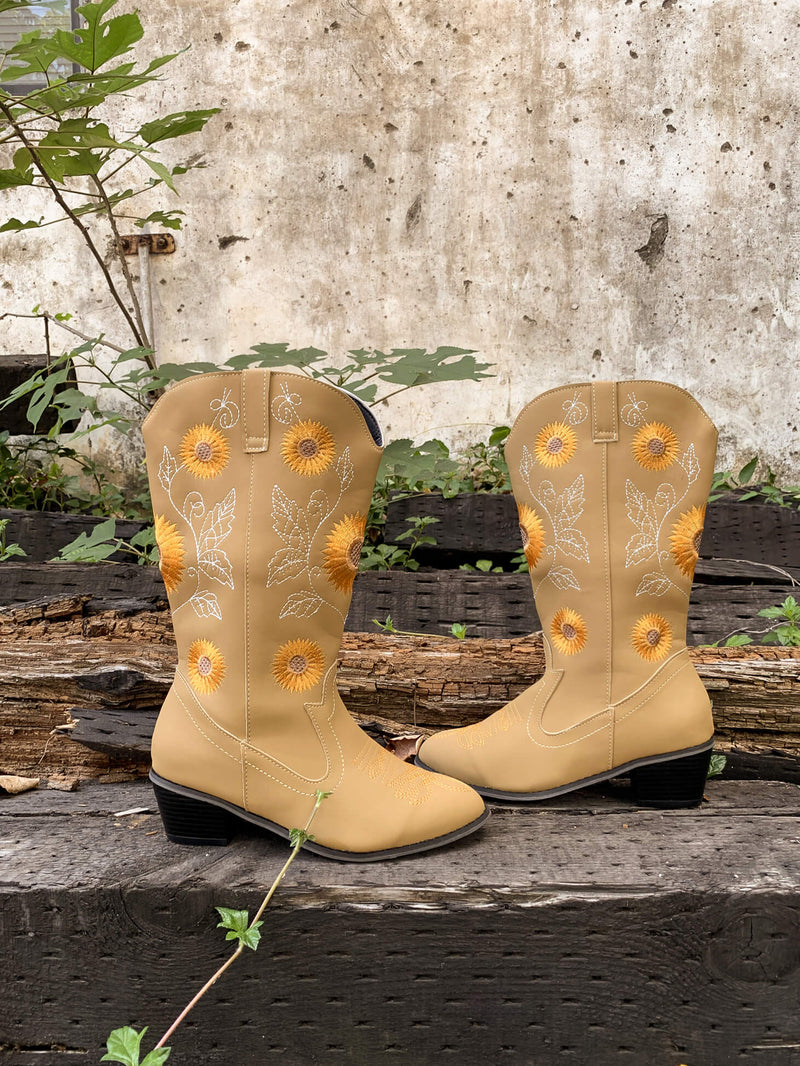 Polished Boots with an Effortless Classic Look