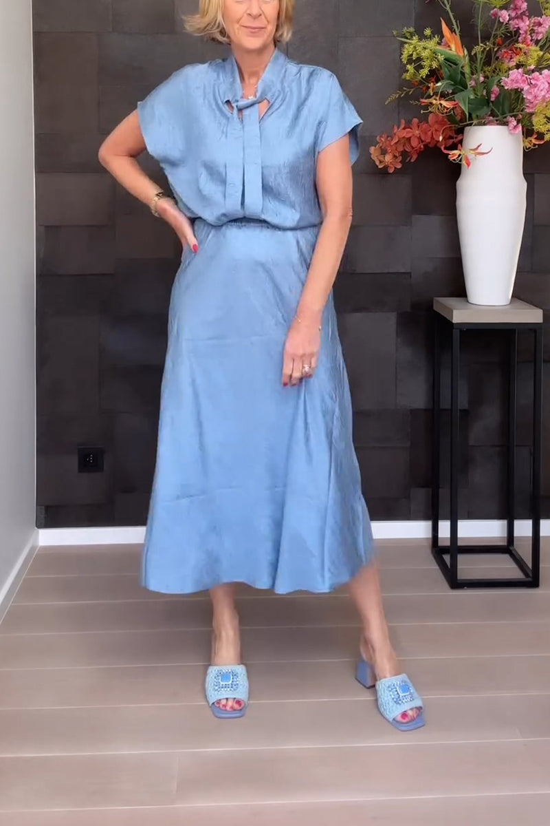 Effortlessly Elegant Top with a Timeless Design