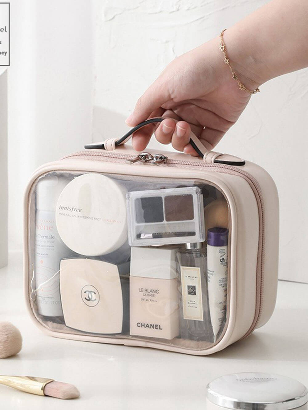 Well Tailored Bag with a Graceful Silhouette