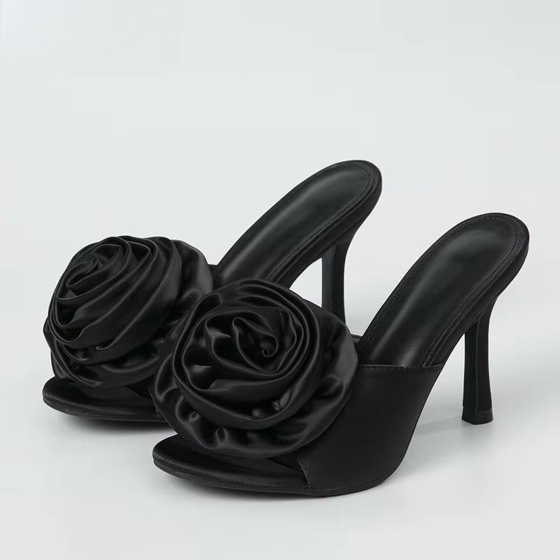 Effortlessly Elegant Garment with a Timeless Design