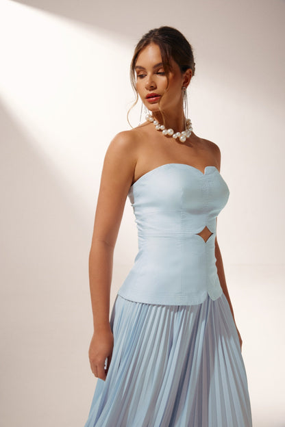 Effortlessly Elegant Garment with a Timeless Design