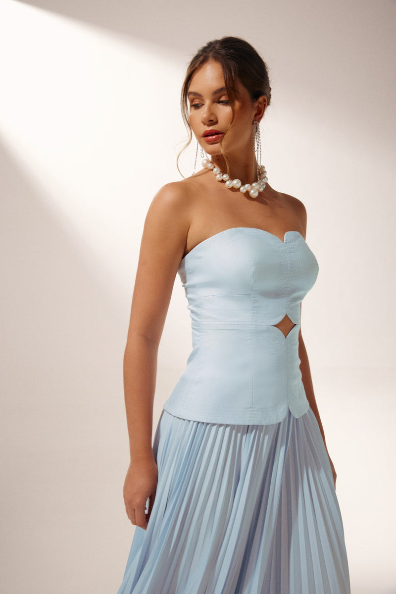 Effortlessly Elegant Garment with a Timeless Design