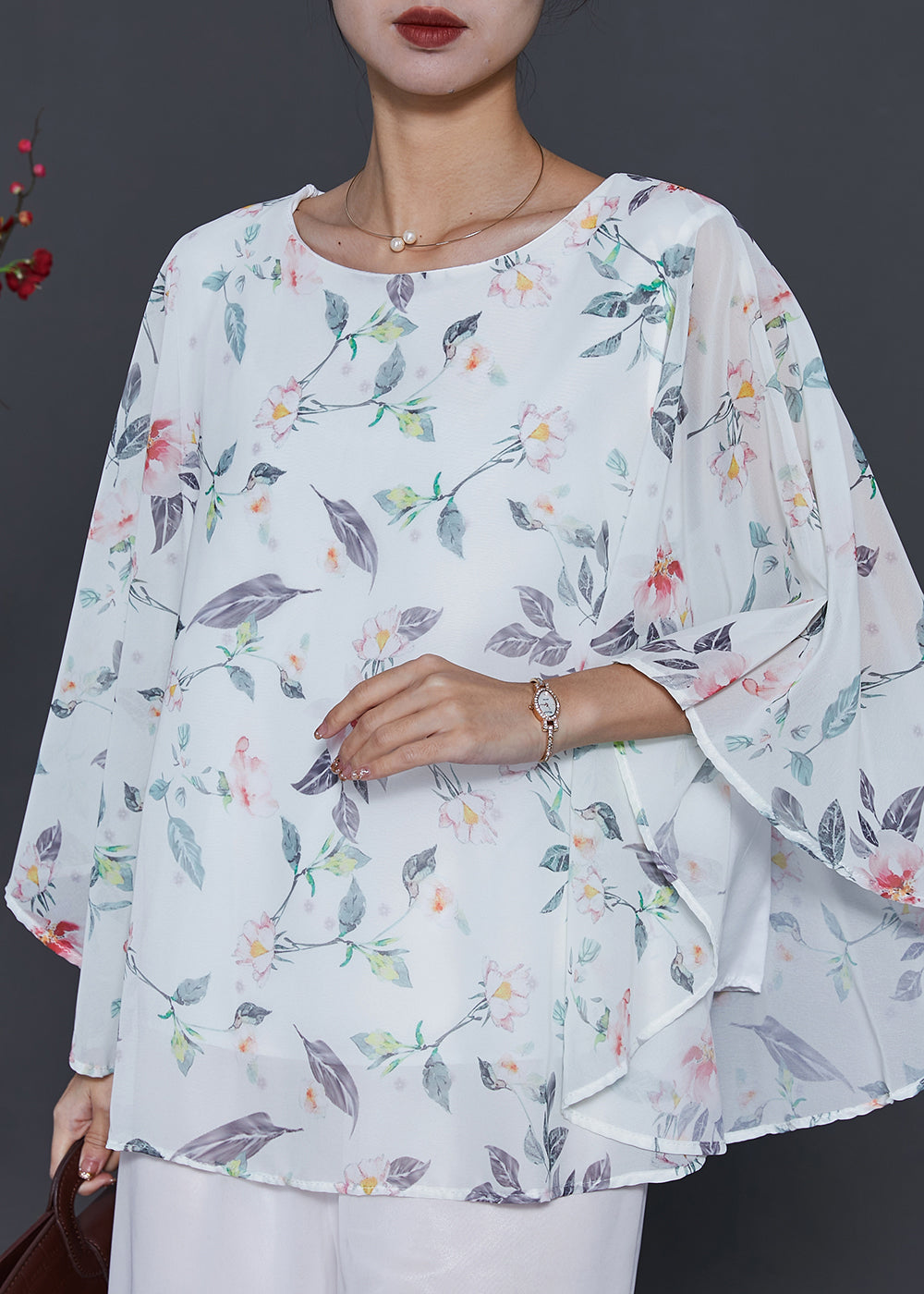 Effortlessly Elegant Top with a Timeless Design