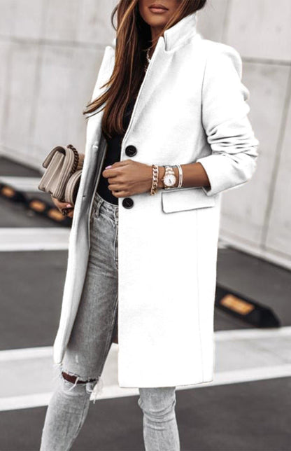 Effortlessly Elegant Coat with a Timeless Design