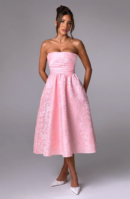 Classic Vintage Dress with a Flattering Fit