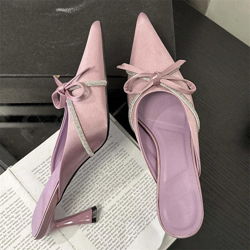Effortlessly Elegant Heels with a Timeless Design
