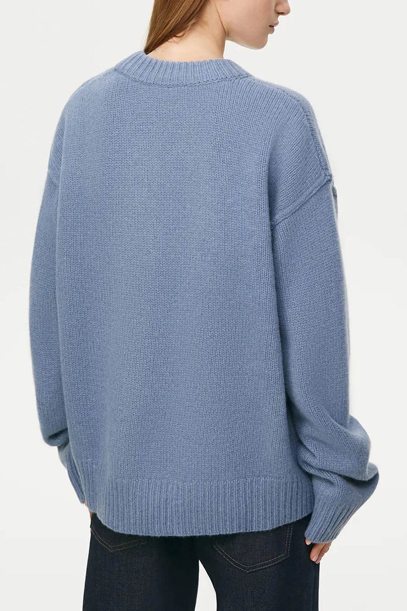 Well Tailored Sweater with a Graceful Silhouette
