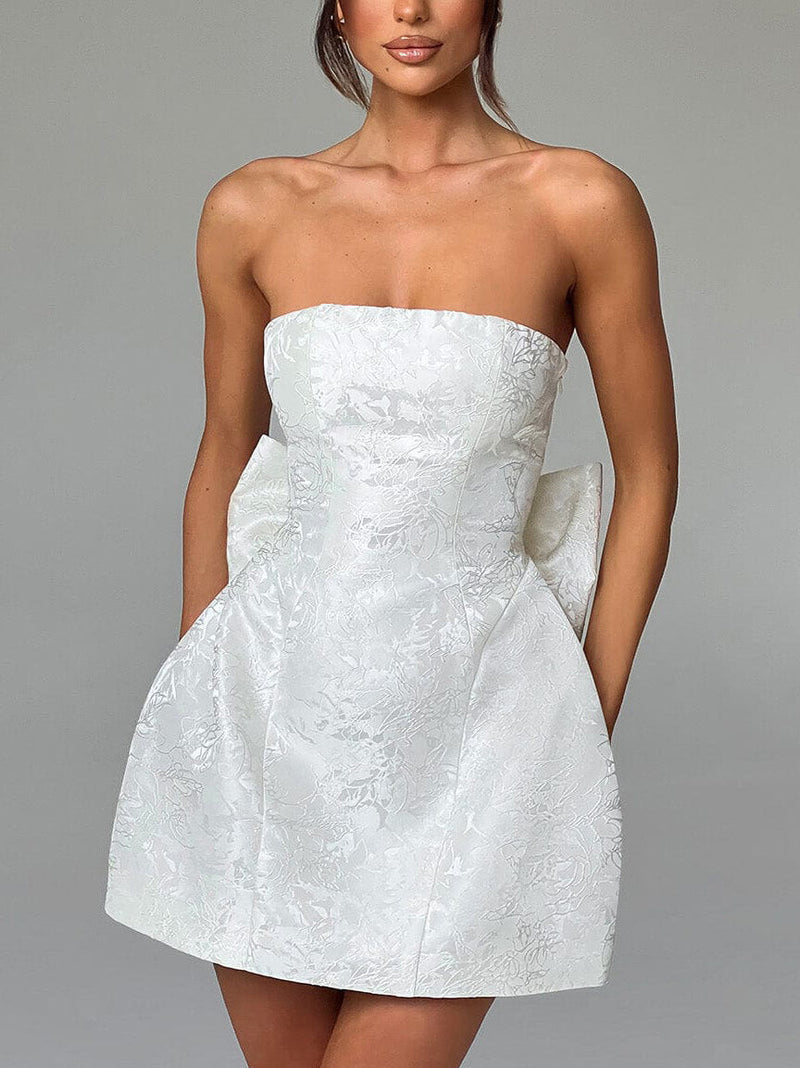 Beautifully Finished Dress in a Timeless Design