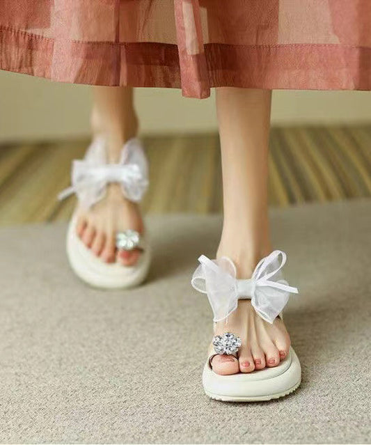 Effortlessly Elegant Sandals with a Timeless Design