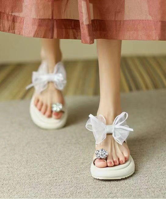Effortlessly Elegant Sandals with a Timeless Design