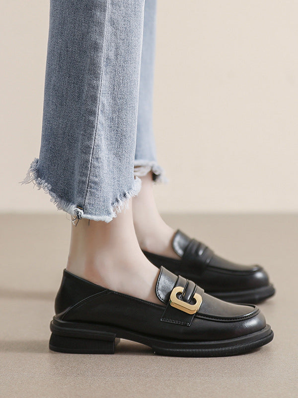 Well Tailored Shoes with a Graceful Silhouette