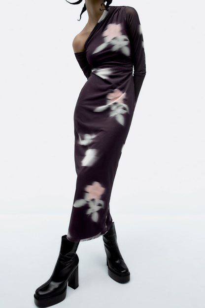 Well Tailored Dress with a Graceful Silhouette