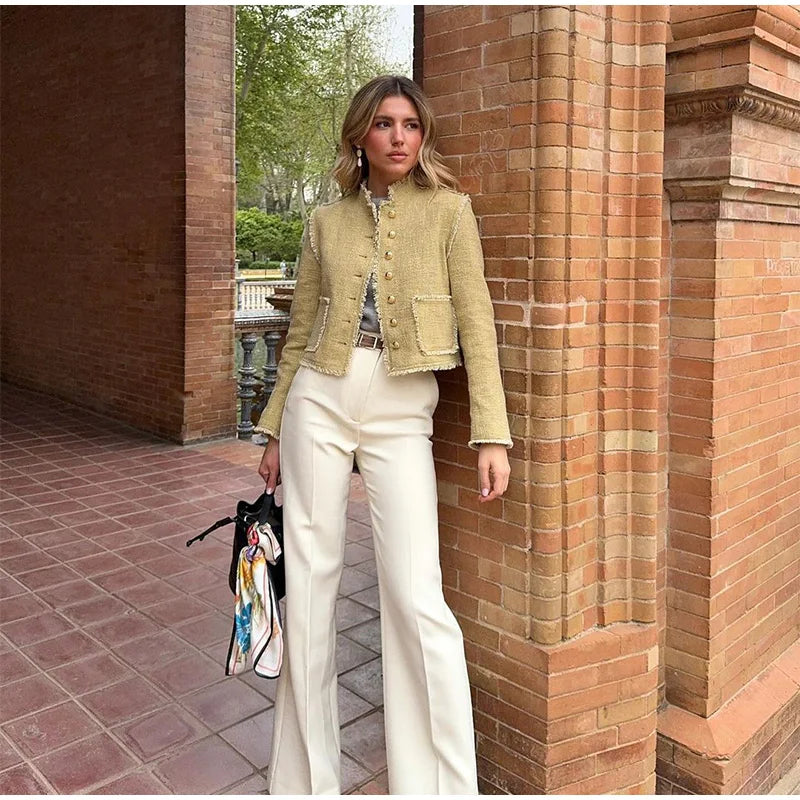 Well Tailored Jacket with a Graceful Silhouette