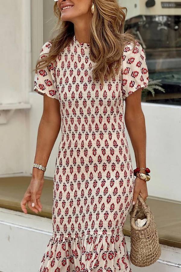 Effortlessly Elegant Dress with a Timeless Design