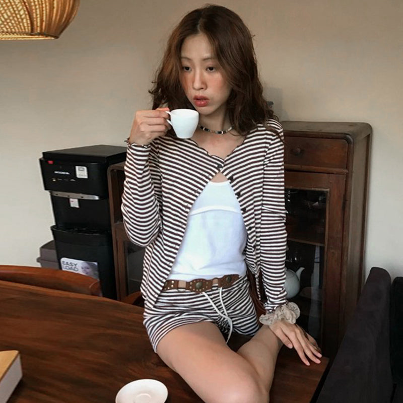 Classic Vintage Cardigan with a Flattering Fit