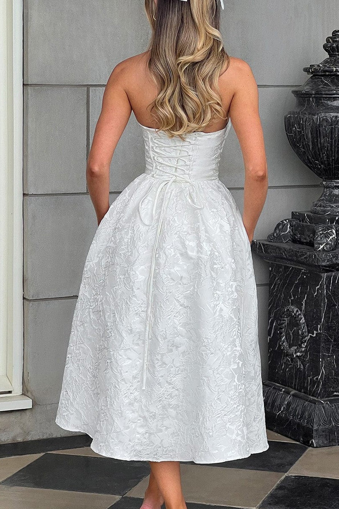 Well Tailored Dress with a Graceful Silhouette