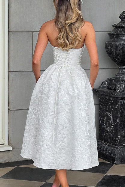 Well Tailored Dress with a Graceful Silhouette