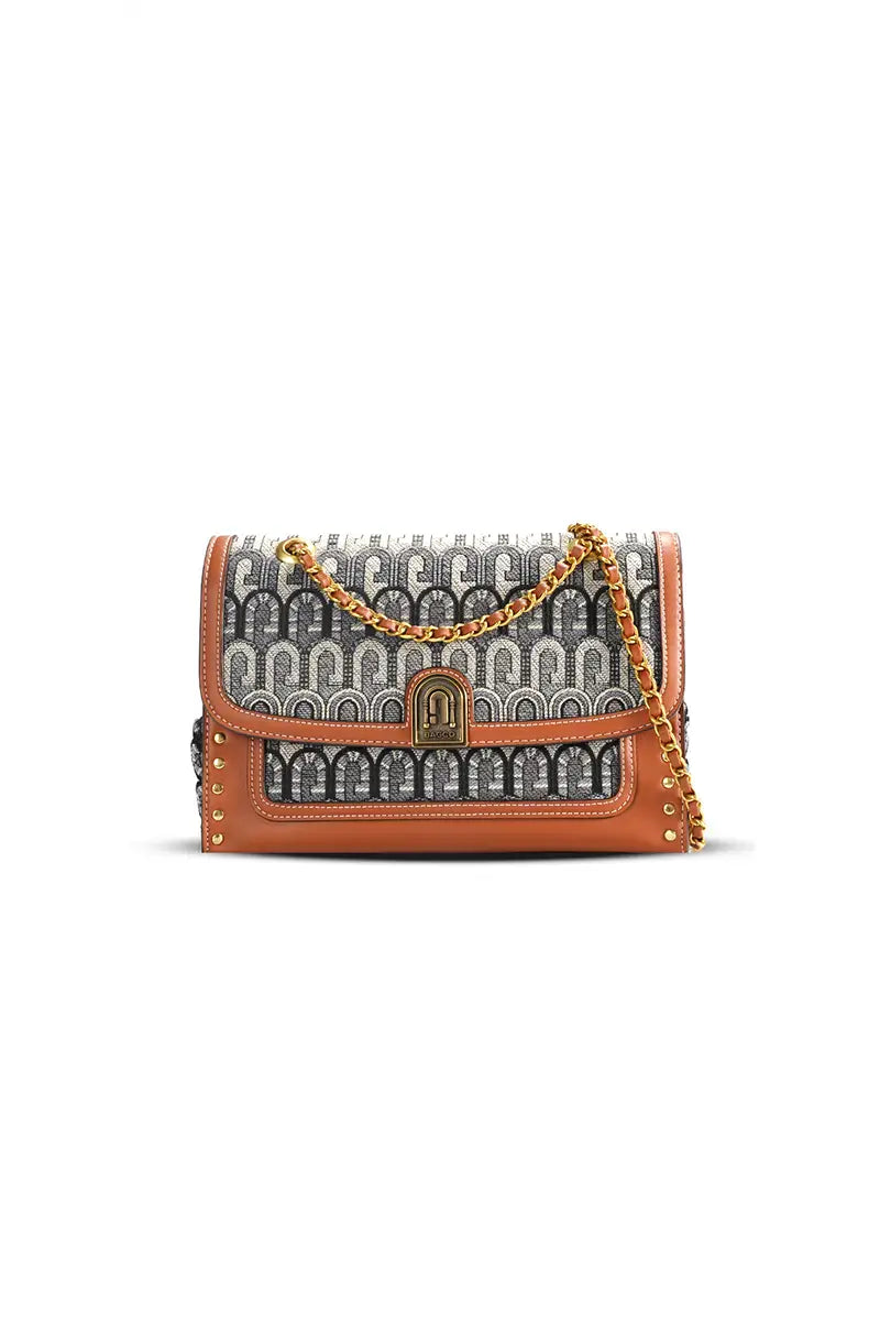 Gracefully Styled Bag for Any Occasion
