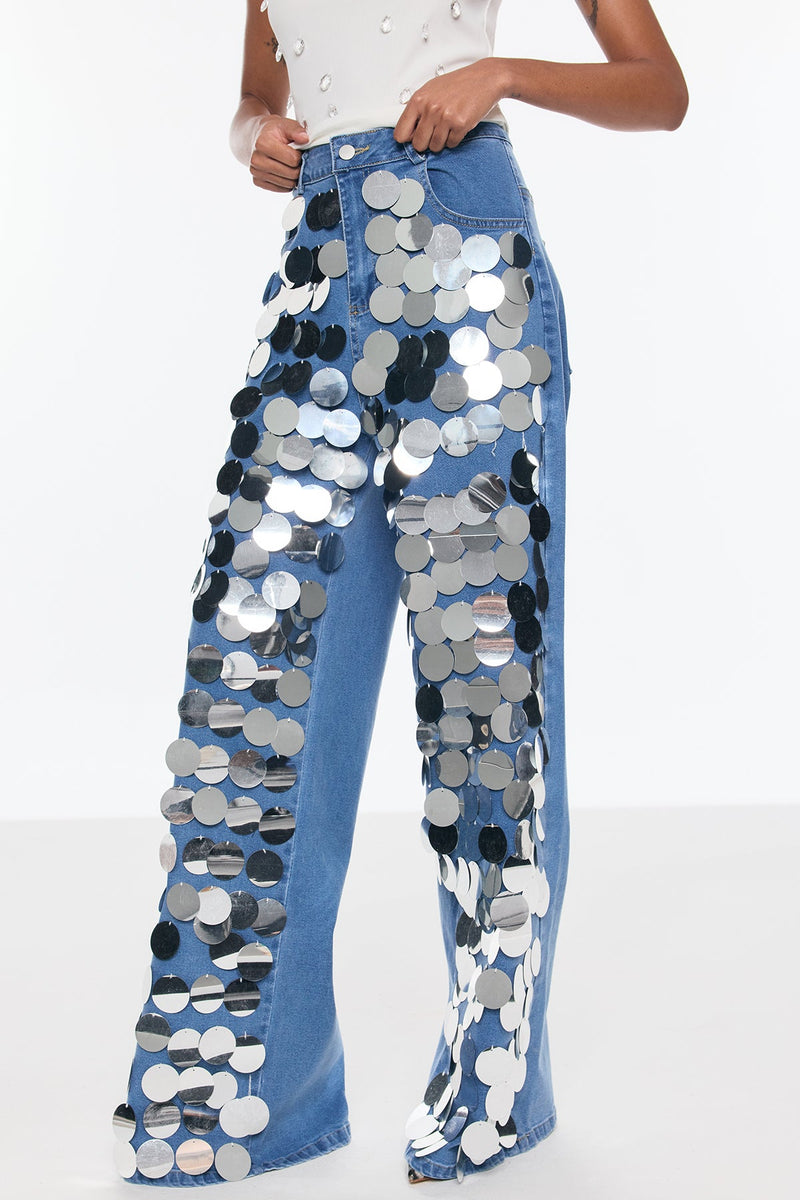 Beautifully Finished Garment in a Timeless Design