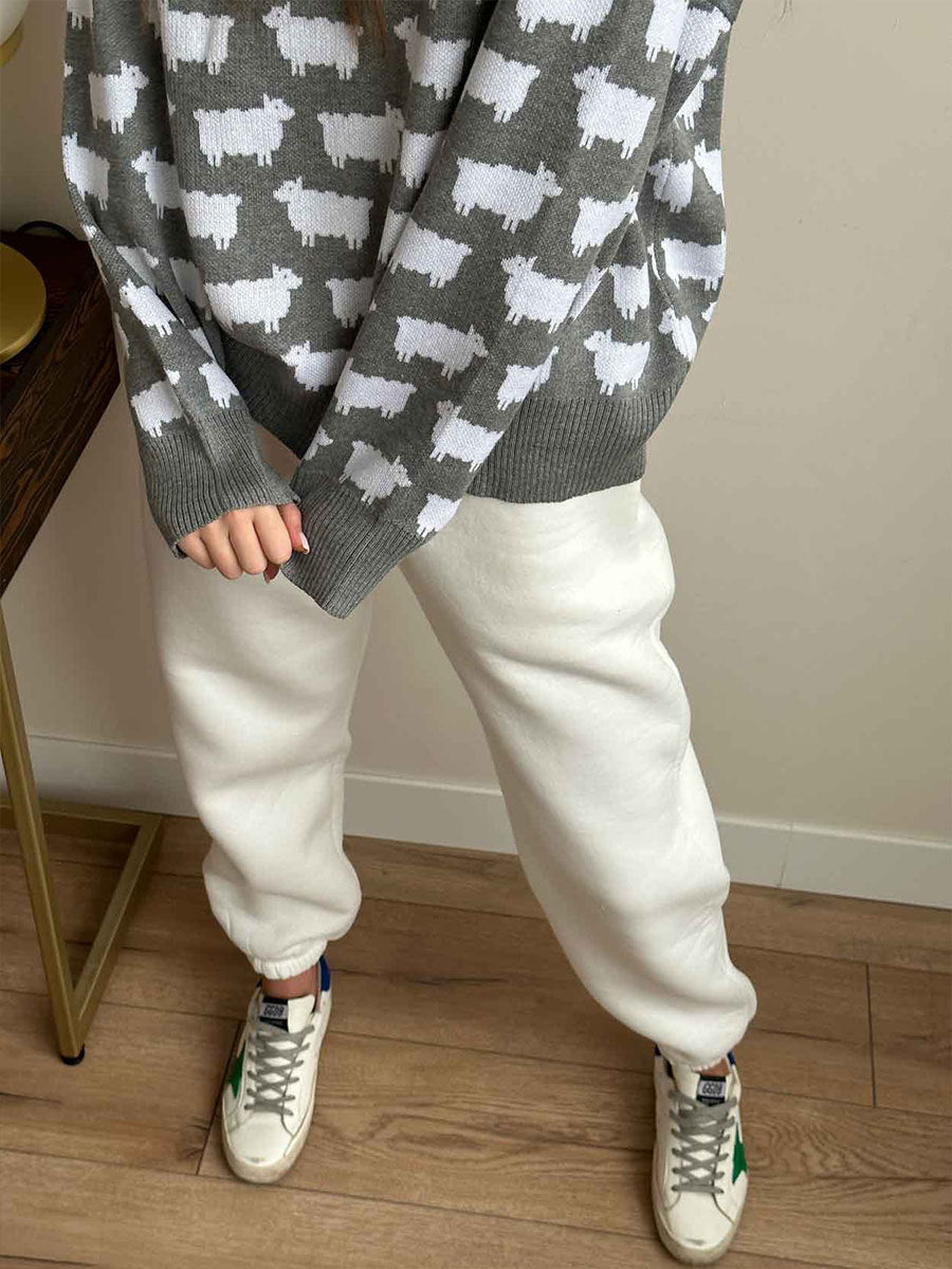 Effortlessly Elegant Sweater with a Timeless Design