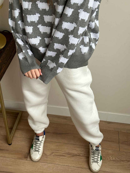 Effortlessly Elegant Sweater with a Timeless Design