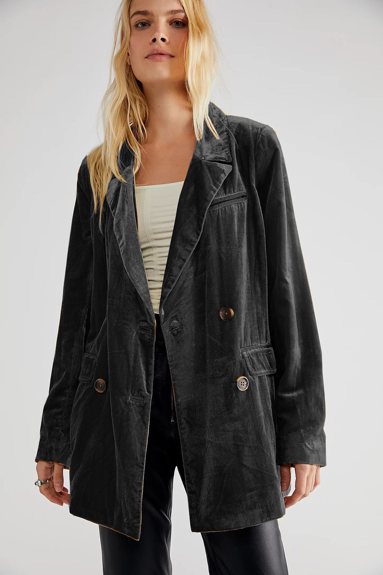 Well Tailored Jacket with a Graceful Silhouette