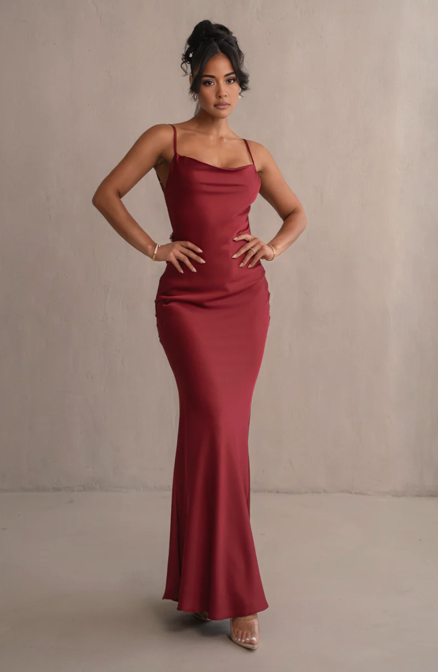 Well Tailored Dress with a Graceful Silhouette