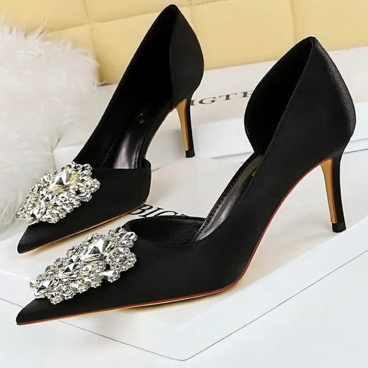 Classic Vintage Heels with a Flattering Fit