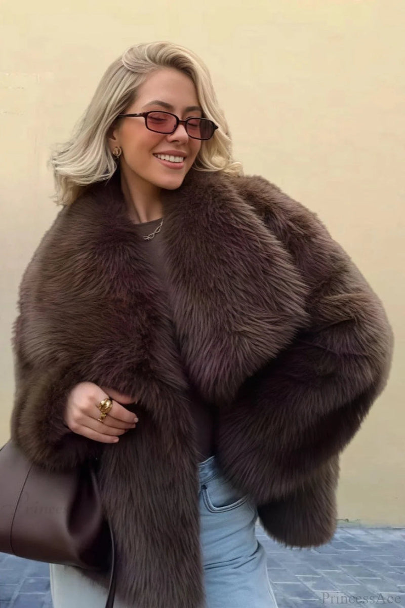 Elegantly Styled Coat for Everyday Wear