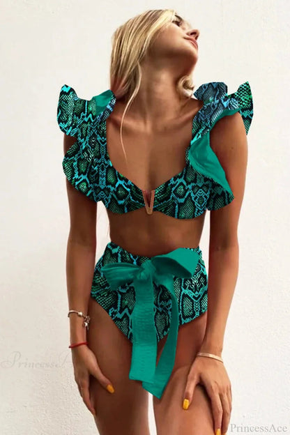 Effortlessly Elegant Bikini with a Timeless Design